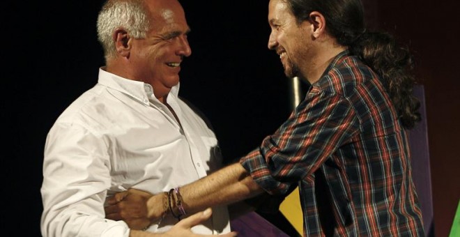 El cabeza de lista de Catalunya Sí que es Pot, Lluís Rabell y el secretario general de Podemos, Pablo Iglesias.- Quique García (EFE)