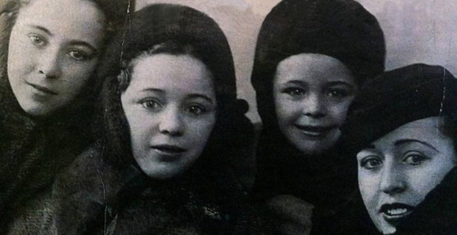 Araceli, segunda por la izquierda, junto a sus hermanas en 1938, en Rusia