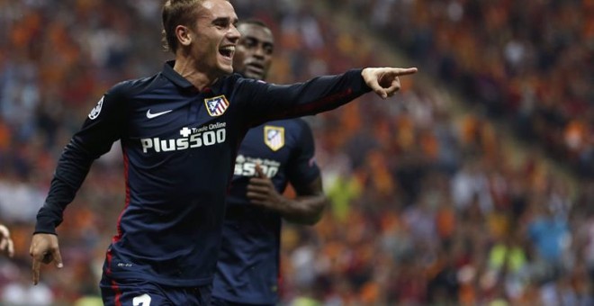 El jugador del Atlético de Madrid Antoine Griezmann celebra un gol ante el Galatasaray hoy, martes 15 de septiembre de 2015, durante el juego de la Liga de Campeones Grupo C que se disputa en Estambul , Turquía. EFE/TOLGA BOZOGLU