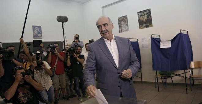 El líder de Nueva Democracia, Evangelos Meimarakis, en el momento de votar.- EFE