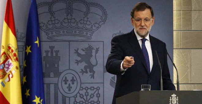 El presidente del Ejecutivo, Mariano Rajoy, durante su comparecencia hoy en el Palacio de La Moncloa. / SERGIO BARRENECHEA (EFE)