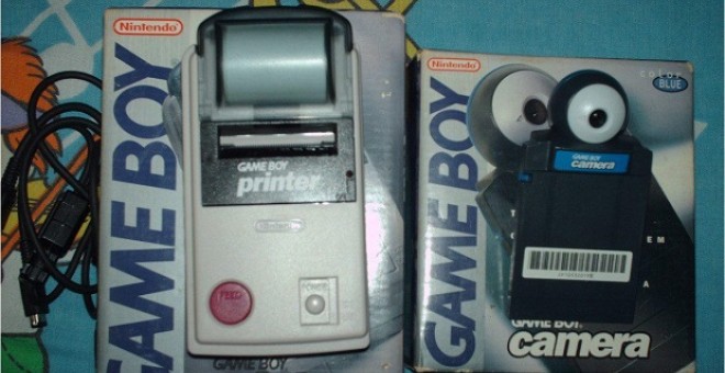Game Boy Camera, lanzada en 1998, era la cámara digital más pequeña de su época y se convirtió en la primera que utilizaron muchos niños. Además, Nintendo lanzó una impresora portátil