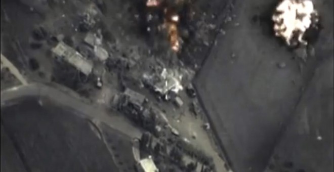 Captura de video facilitada por el Ministerio de Defensa ruso en su página web, que muestra uno de los bombardeos en Siria. EFE/Russian Defence Ministry Press