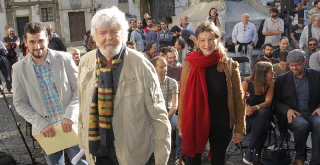 Breogán Riobóo (Podemos), Xosé Manuel Beiras (Anova) y Yolanda Díaz (EU), en Santiago. / EFE