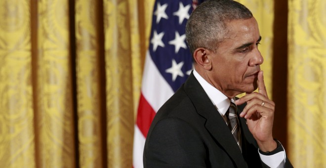 U.S. President Barack Obama listens as he is introduced to speak at the White House Summit on Worker Voice in Washington October 7, 2015. REUTERS/Kevin Lamarque