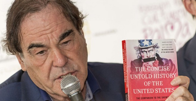 El director de cine estadounidense Oliver Stone durante la rueda de prensa que ha ofrecido tras la la proyección de su película 'Platoon' en el Mallorca International Film & Media Festival. EFE/Cati Cladera