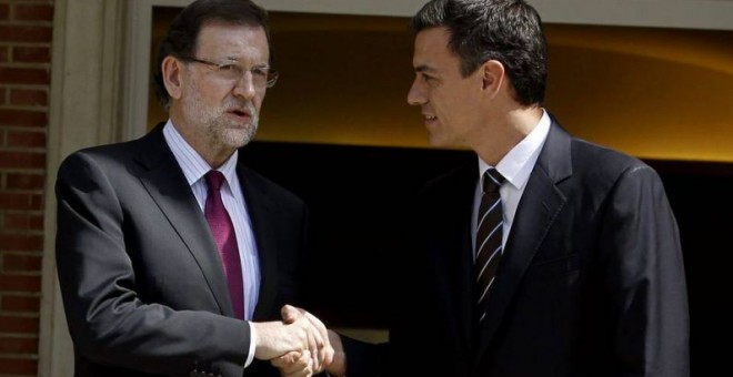 Mariano Rajoy y Pedro Sánchez, en su primera entrevista en el Palacio de La Moncloa. EFE