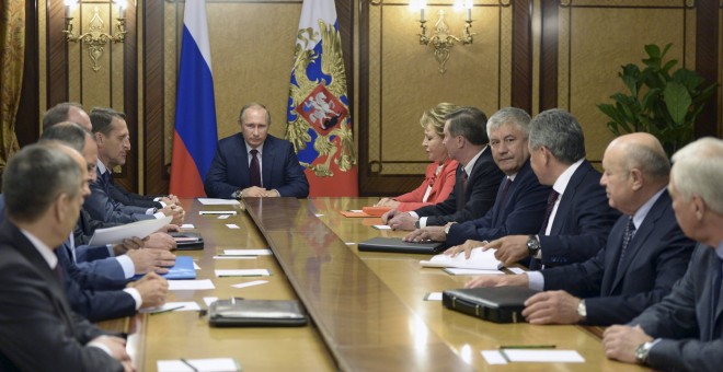 El presidente ruso Vladimir Putin, reunido con los miembros del Consejo de Seguridad. REUTERS/Alexei Nikolsky/RIA Novosti/Kremlin