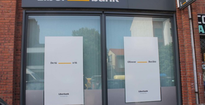 Fachada de uno de las sucursales del banco Liberbank