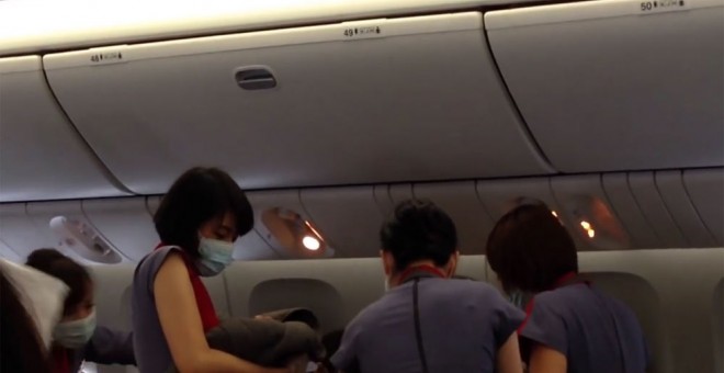 Captura del vídeo grabado en el avión./ YOUTUBE