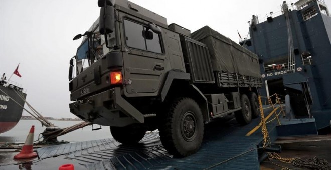 Desembarco de tropas británicas en el puerto de Sagunto para participar en el ejercicio de la OTAN Trident Juncture. EFE/Manuel Bruque