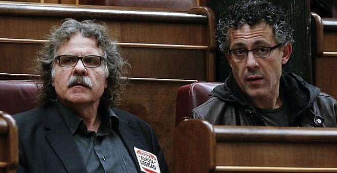 Los diputado Joan Tardá (i), de ERC y Mikel Errekondo (d), de Amaiur, en el Congreso.- EFE/Archivo