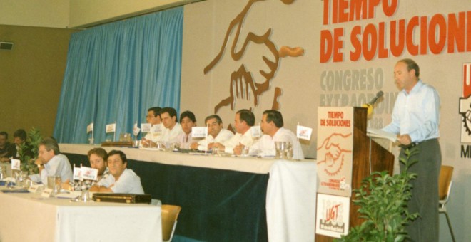 Saracíbar, en 1988, ante el Congreso 'Tiempo de soluciones' de UGT /  Foto Fundación Francisco Largo Caballero