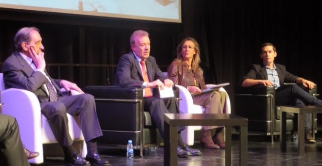 Ex parlamentarios durante el acto organizado por Sociedad Civil por el Debate y la Asociación de ex diputados y ex senadore