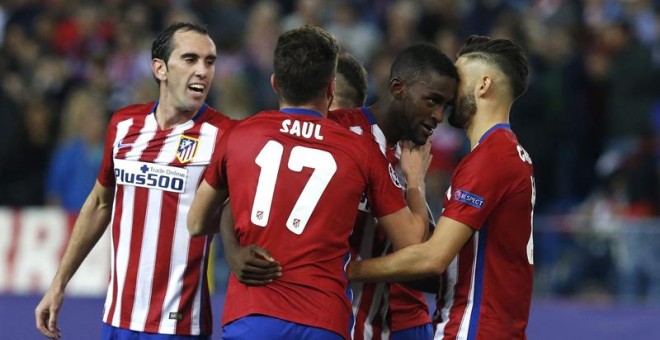 Jackson Martínez celebra con sus compañeros el gol anotado ante el Astana. - EFE