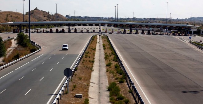 Una de las autopistas radiales de Madrid.- REUTERS