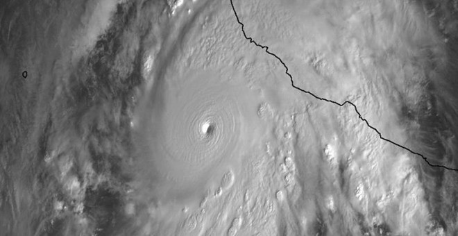 Fotografía facilitada por la NASA que muestra el huracán Patricia a su llegada a la costa de México.- EFE