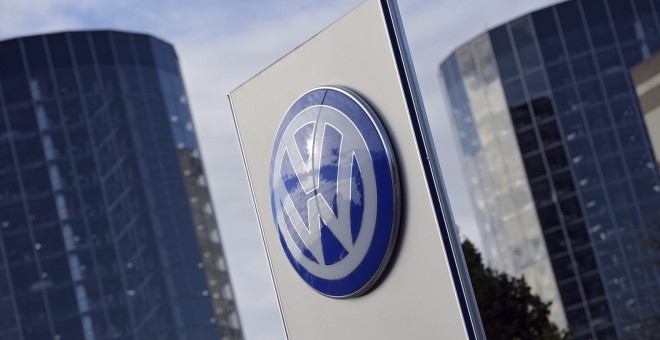 Volkswagen, el primer productor automovilístico de Europa, sufrió en el tercer trimestre una pérdida de 1.673 millones de euros tras el escándalo de manipulación de gases contaminantes en motores diésel. EFE