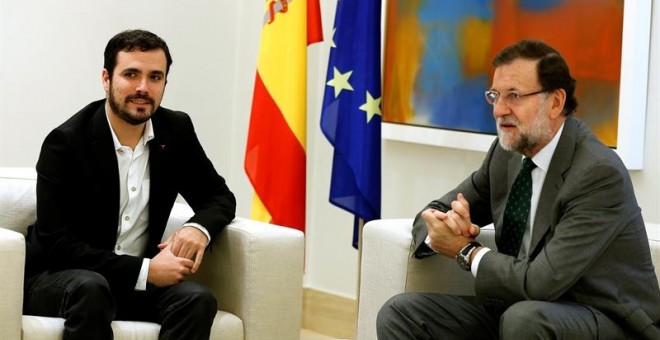 El candidato de IU, Alberto Garzón, en su encuentro con Mariano Rajoy. EFE