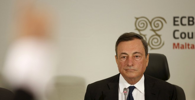 El presidente del BCE, Mario Draghi, en la rueda de prensa tras la reunión del Consejo de Gobierno de la entidad en La Valletta (Malta), a comienzos de octubre. REUTERS/Darrin Zammit Lupi