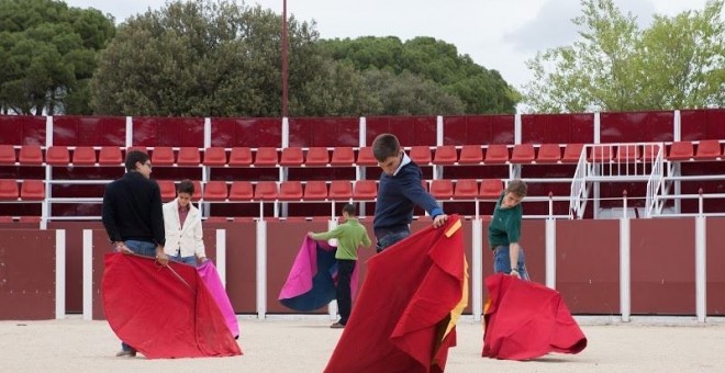 Imagen de un torero practicando en una escuela taurina. EUROPA PRESS