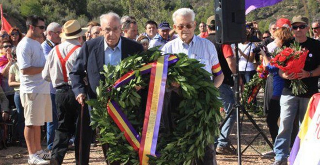 Enric Pubill, a la derecha, en la celebración del Día del Guerrillero./ ASSOCIACIÓ CATALANA D'EXPRESOS POLÍTICS