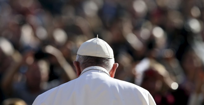 El Papa Francisco, a su llegada a la audiencia general semanal en la Plaza de San Pedro. REUTERS/Alessandro Bianchi