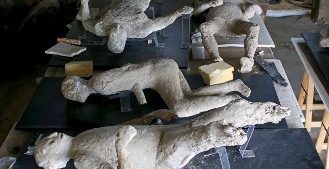 Moldes de yeso de las víctimas de la erupción del Vesubio que arrasó la ciudad de Pompeya. REUTERS / Alessandro Bianchi