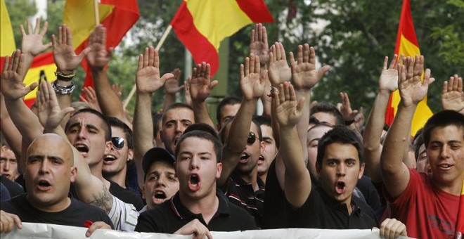 Cientos de ultraderechistas duranteuna manifestación convocada por Falange Española y el Nudo Patriota Español en Defensa de la Unidad de España. EFE