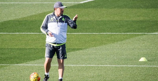 Rafa Benítez en el entrenamiento de este viernes en Valdebebas. /EFE