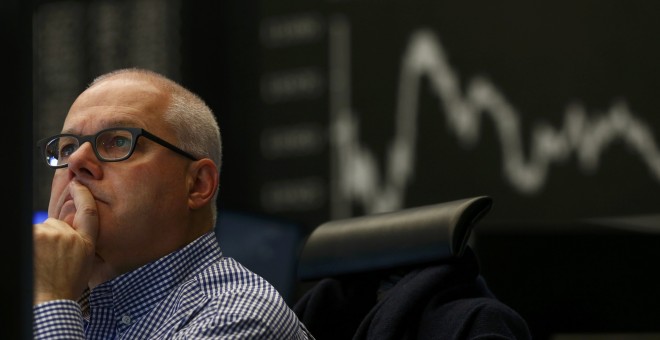 Un operador de la bolsa de Fráncfort. REUTERS/Ralph Orlowski