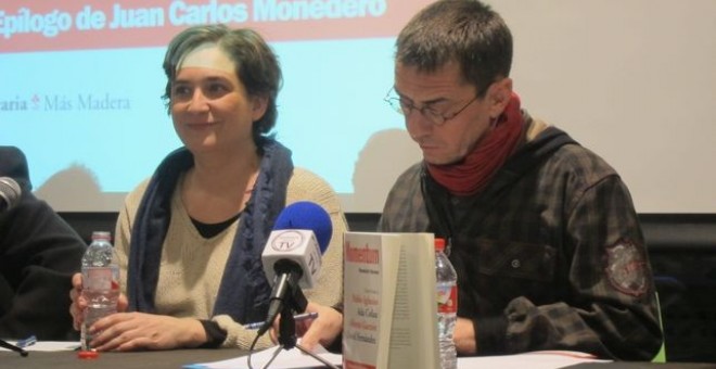 Monedero junto a Ada Colau en la presentación del libro Momentum