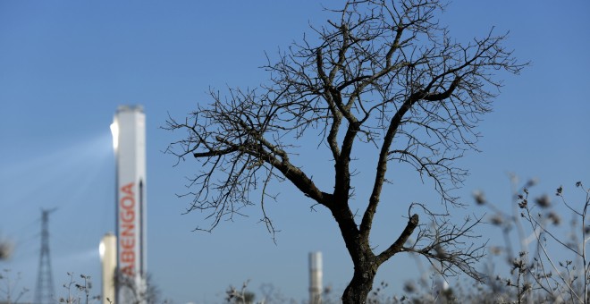 Torres de la planta solar Solucar de Abengoa, cerca de Sevilla. REUTERS/Marcelo del Pozo