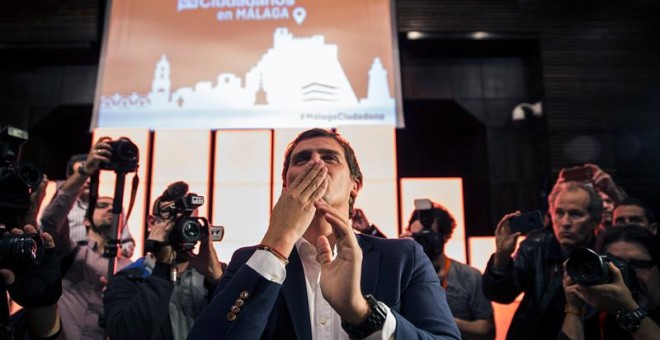 El presidente de Ciudadanos, Albert Rivera, durante el mitin electoral que ha celebrado hoy en el Palacio de Ferias y Congresos de Málaga. EFE/Jorge Zapata.