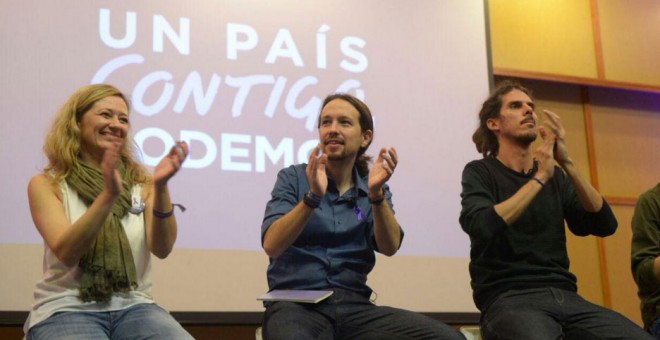 Pablo Iglesias junto a Victoria Rosell y Alberto Rodríguez en el acto en la universidad en Tenerife.