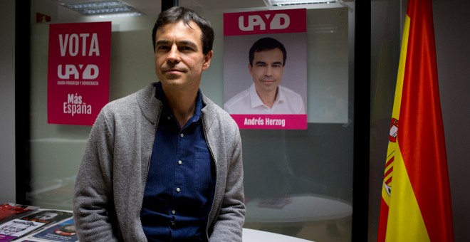 El candidato de UPyD a la Presidencia del Gobierno, Andrés Herzog, en un momento de su entrevista con Público. JAIRO VARGAS