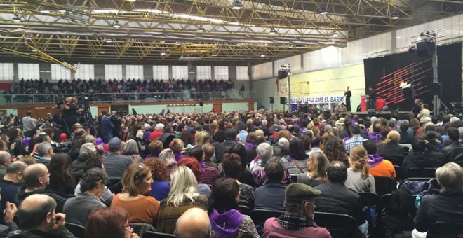 Aspecto general del polideportivo de Badalona donde se celebra el acto de En Comú Podem. / M.D