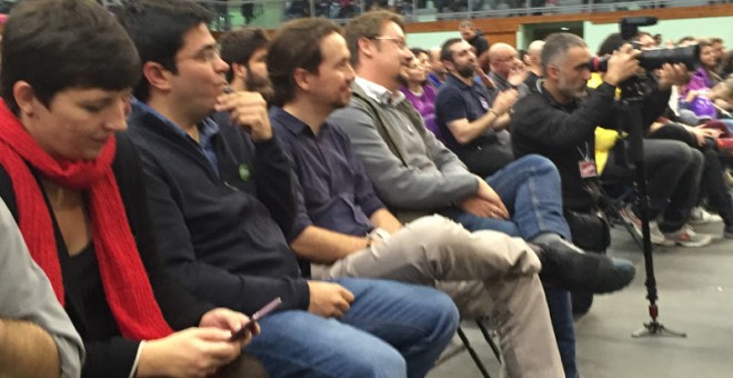 Primera fila del mitin de En Comú Podem en Badalona: Pisarello, Iglesias y Xavier Domènech. / M.D