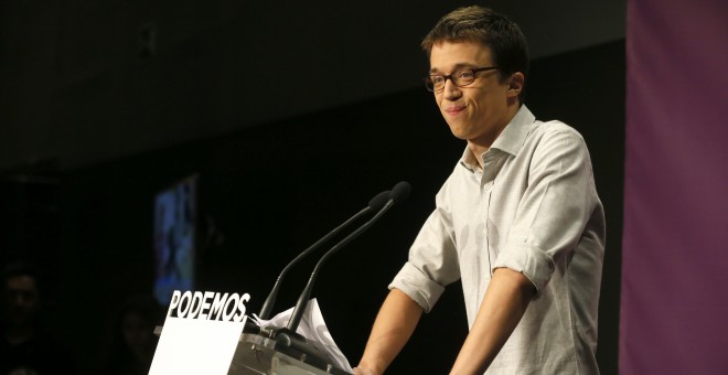 Iñigo Errejón, secretario de Política de Podemos, comenta los resultados de los sondeos en una comparecencia en el Teatro Goya de Madrid. EFE/JuanJo Martín