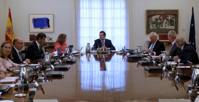 Mariano Rajoy preside una reunión del Consejo de Ministros. REUTERS/Andrea Comas