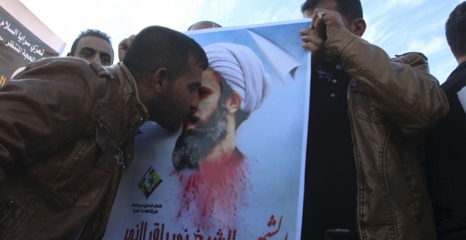 Seguidores de Nimr al-Nimr protestan en Basora (Irak) contra la ejecución del clérigo. REUTERS/Essam Al-Sudani