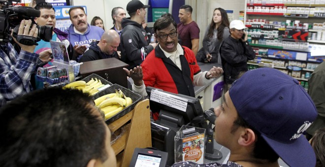 La tienda 7-Eleven donde se vendió el boleto ganador. REUTERS