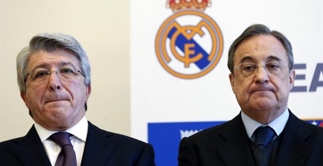 Fotografía de archivo del 04/02/2014 de los presidentes del Real Madrid, Florentino Pérez (d), y del Atlético de Madrid, Enrique Cerezo (i). /EFE