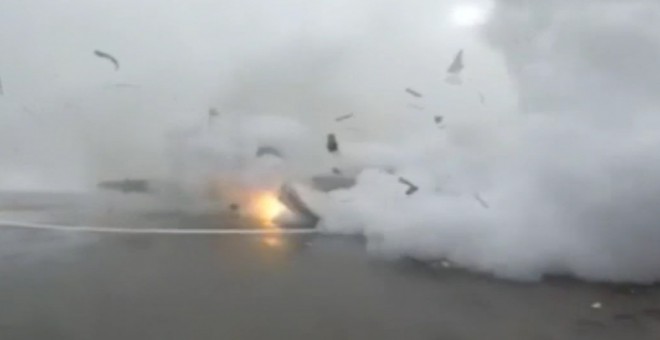 El cohete Falcon se estrella y explota en pleno aterrizaje marino
