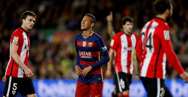 Neymar se lamenta tras una ocasión fallada ante el Athletic de Bilbao el domingo en Liga. /EFE