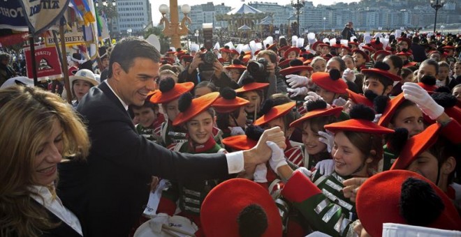 El secretario general del PSOE, Pedro Sánchez, ha visitado hoy San Sebastián en su día grande, una fiesta que este año sirve también como antesala de la gran inauguración de la Capitalidad Cultural Europea 2016. EFE/Javier Etxezarreta