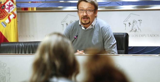 El diputado de En Comú Podem ,Francesc Xavier Domènech, durante su comparecencia ante los medios en el Congreso de los Diputados tras haber sido recibido por el rey. EFE/ Sergio Barrenechea