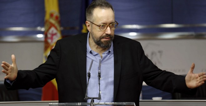 El portavoz titular Juan Carlos Girauta (Ciudadanos), durante la rueda de prensa posterior a la reunión de la Junta de Portavoces. EFE