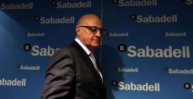 El presidente de Banco Sabadell, Josep Oliu, durante la rueda de prensa de presentacion de resultados anuales de 2015. EFE/Alberto Estévez