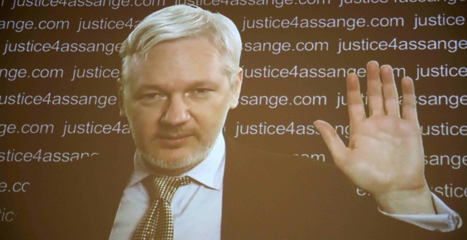 Intervención del fundador de WikiLeaks, Julian Assange, en la rueda de prensa de sus abogados y colaboradores, en Londres. REUTERS